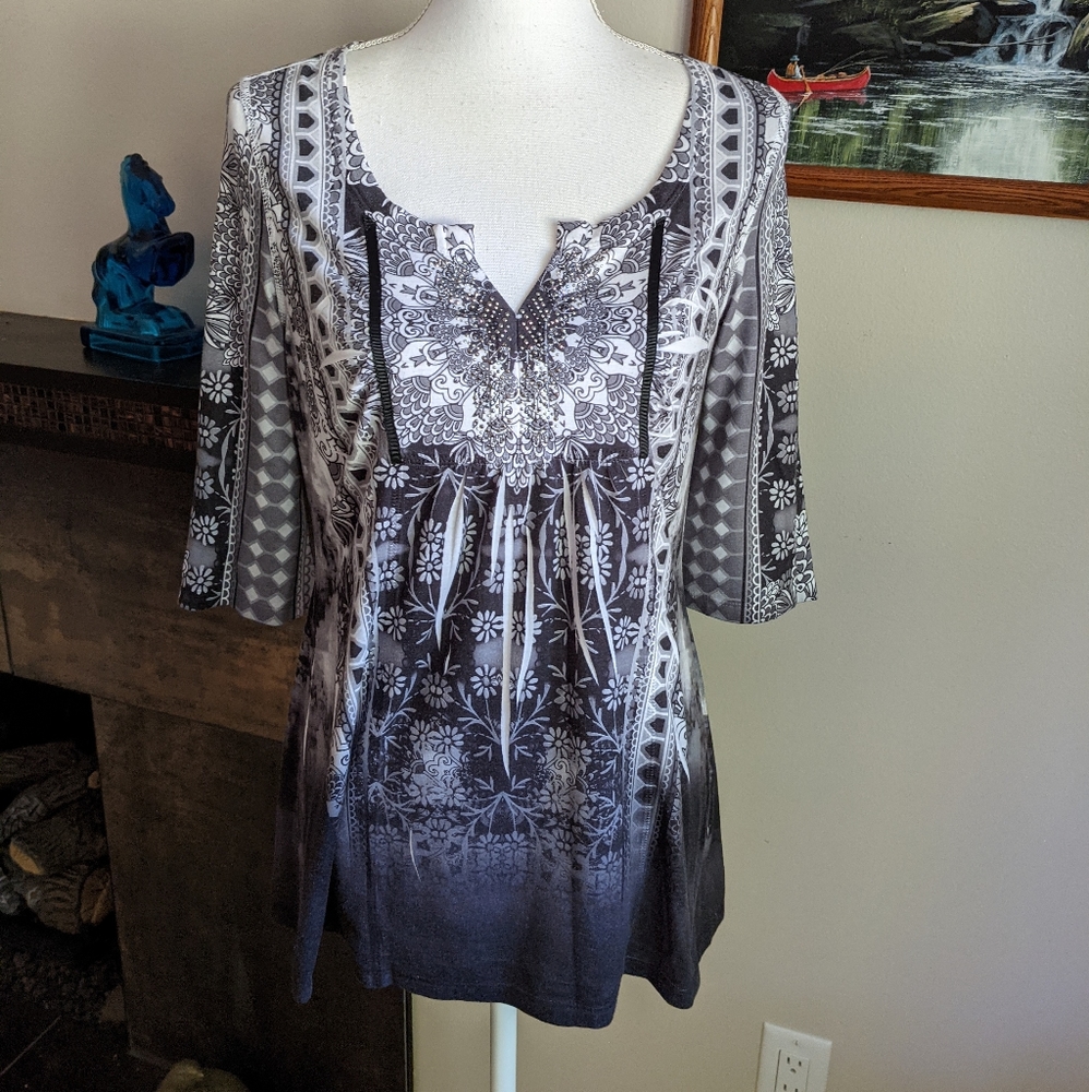 ONE WORLD Sublimation 3/4 Sleeve Top Women's XS Black White Embellishment 71